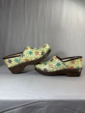 Dansko sz 38 Vegan Clogs Green Floral Vine Canvas/Vegan Leather