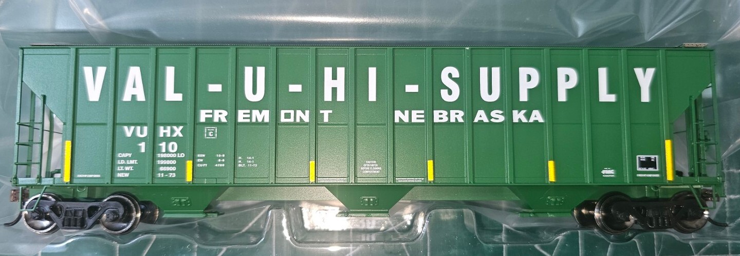 ATH81590 Athearn Val-U-Hi 4700 FmC 3-Bay Covered Hopper