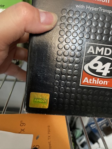 AMD Athlon 64 3700+ HyperTransport Socket 939 Processor - Picture 2 of 8