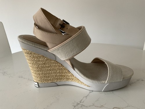 SANDALIAS CALVIN KLEIN JEANS MUJER EDIE ELEGANTES LONA BEIGE-UK 8 USADAS UNA VEZ/EN CAJA - Imagen 4 de 11