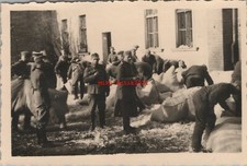 Foto, Wk2, Feldpostnummer 21557, Strohsack stopfen in Dorpat, Estland (N)50390