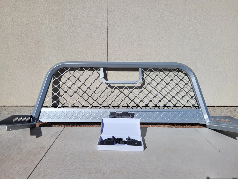 Estante de cabina de malla de aluminio plateado Dee Zee (DZ95058R se adapta a modelos 2500/3500 RAM). Foto 2 de 4