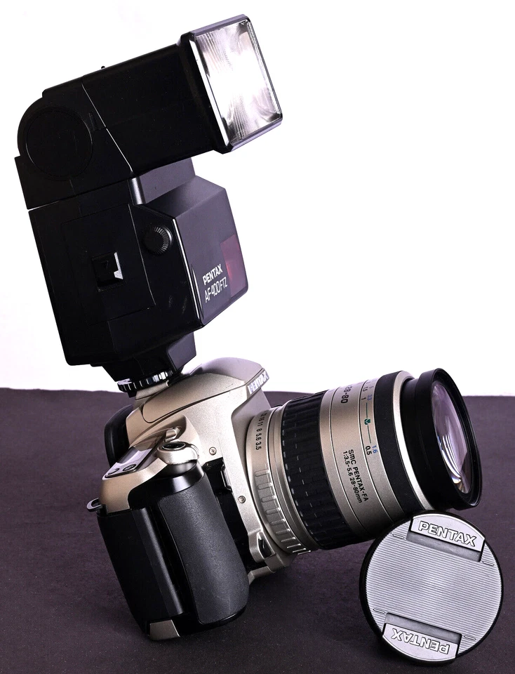 Pentax MZ L 35mm Film AF SLR c/w smc Pentax FA 28-80mm Lens & AF400FTZ Flash Kit - Image 3 of 4