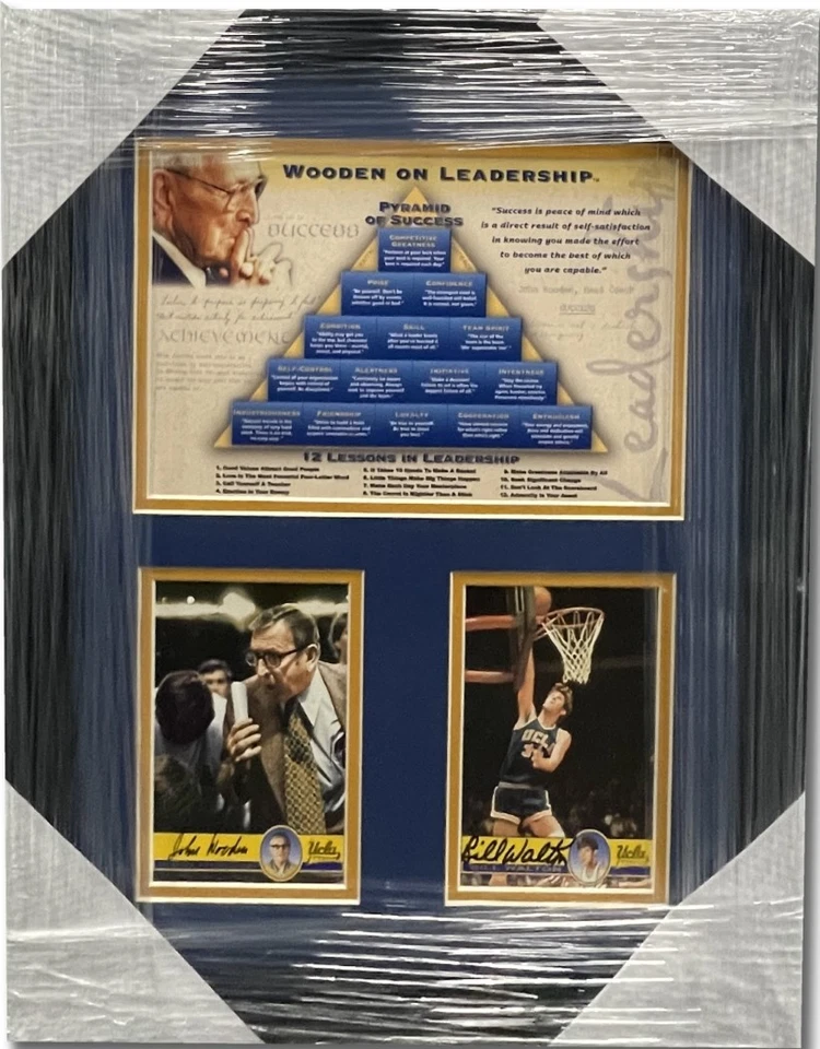 Cartões 4x6 assinados por John Wooden Bill Walton Pirâmide de Sucesso UCLA emoldurados com certificado de autenticidade