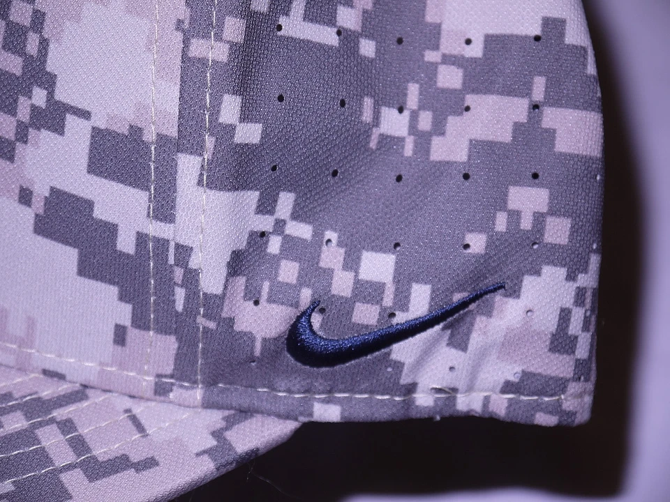 BNWOT NIKE Salute to Service Sideline MICHIGAN WOLVERINES Fitted Cap 7-7/8 - Image 3 of 4