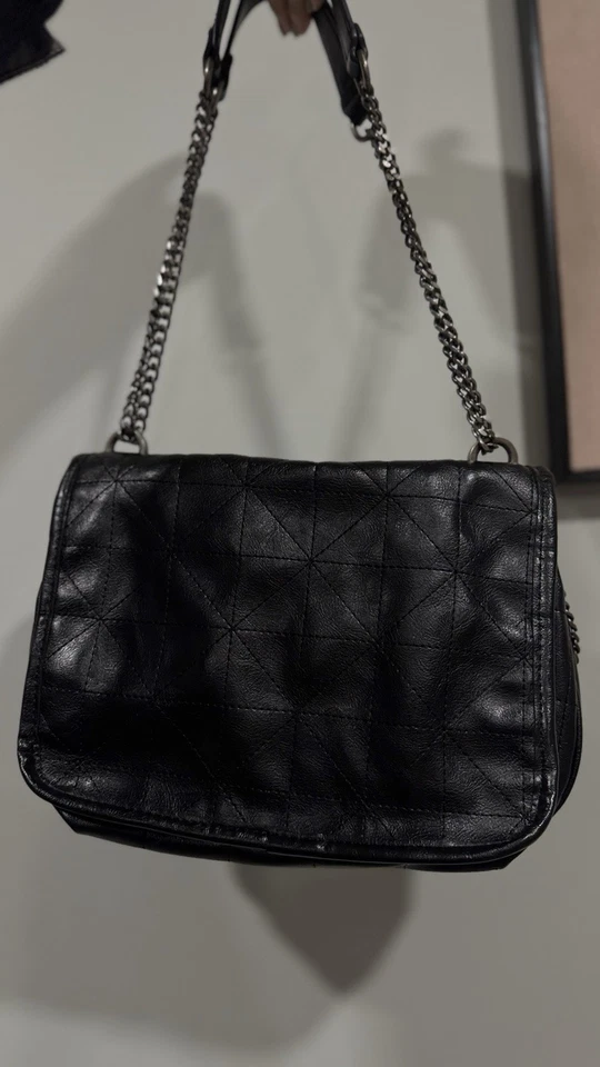 Bolso de Hombro ZARA Acolchado Negro / Correa de Cadena - Elegante Bandolera Buen Estado Foto 2 de 4