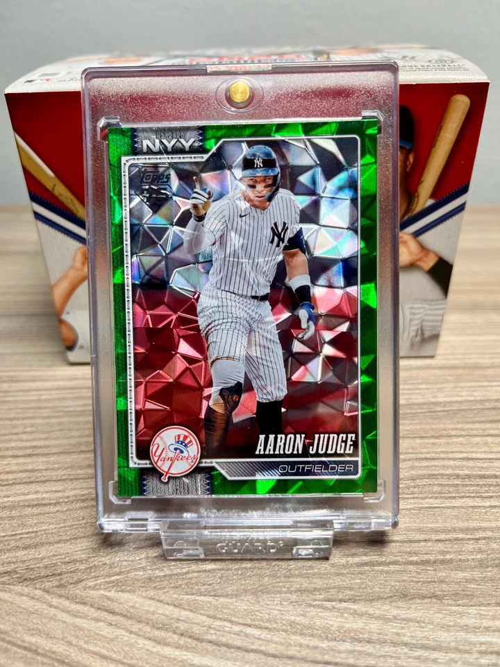 Topps 2026 Series 1 Aaron Judge #1 Green Diamante Foil Parallel 06/99 - Bild 1 von 1