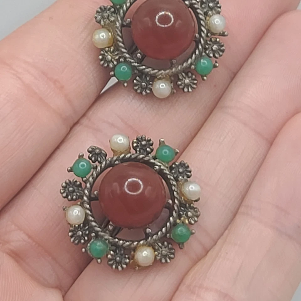 Pendientes Coro Vintage Firmados Rojo Verde Imitación Perlas Clip Ons Foto 3 de 4