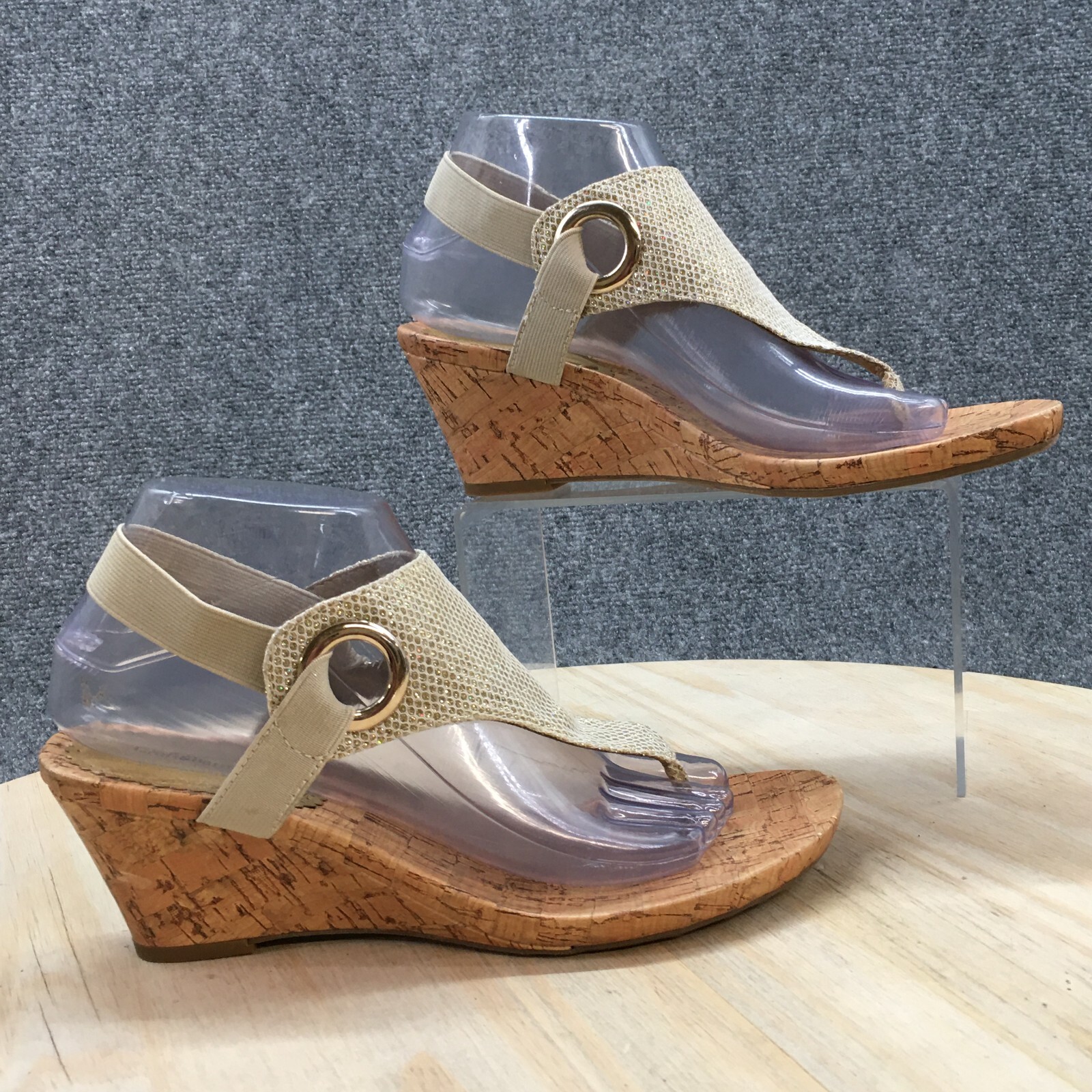 Croft &amp; Barrow Sandals Womens 8.5 Wedge Thong Cream Gold Glittered Faux Leather