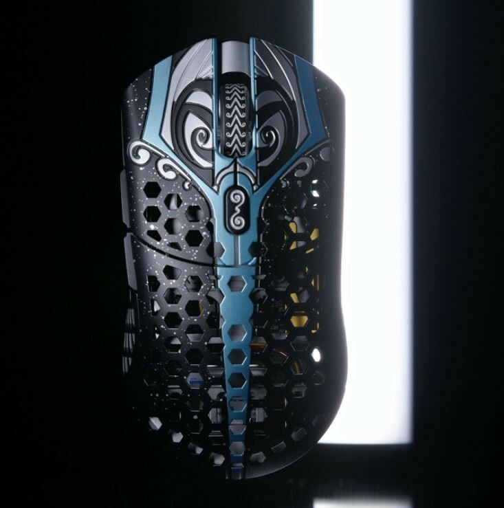 New Finalmouse Starlight-12 Phantom Small Wireless Gaming