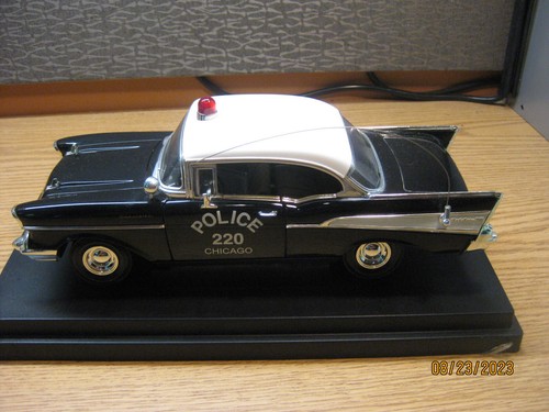 1/18 1957 CHEVROLET BEL AIR HT"CHICAGO POLICE" , ERTL/AMERICAN MUSCLE #33050 - Picture 12 of 24