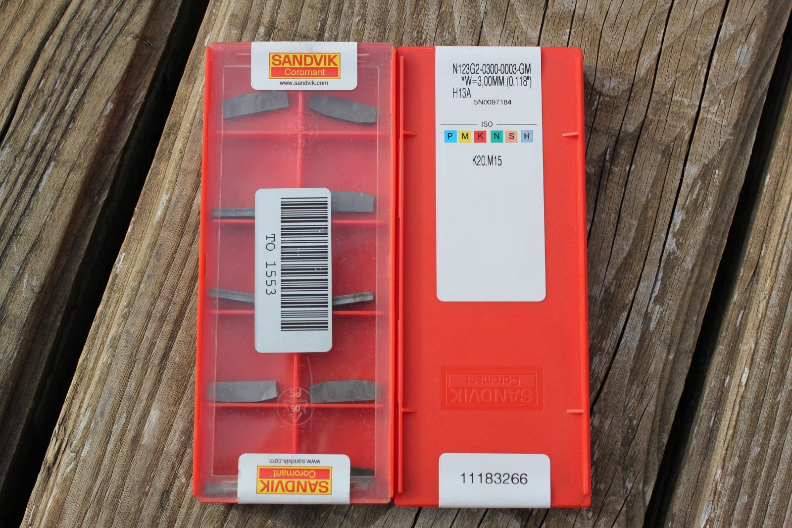 Outil de rainurage Sandvik N123G2-0300-0003-GM à géométrie anti-vibration