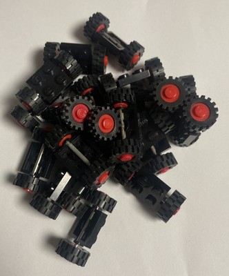 20x Lego 122c01assy2 Plate Modified 2x2 With Red Wheels Black Tire 15mm D. x 6mm