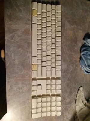 Apple A1016 Wireless Full Size Keyboard White Tested And Working.