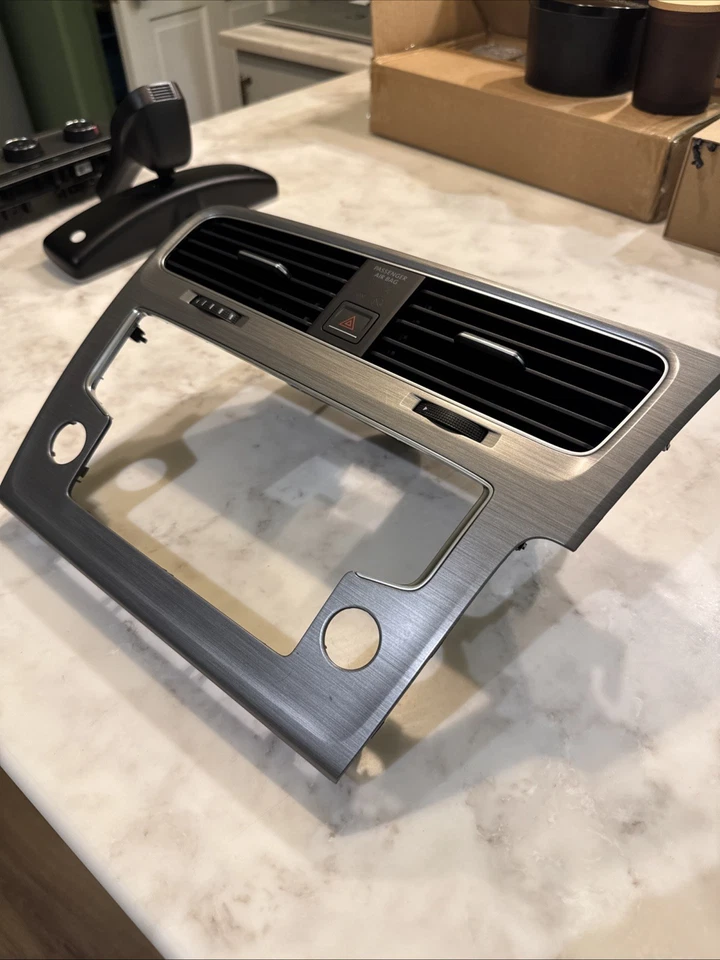 ♻️ VW GOLF MK7 2013-2017 DASHBOARD AIR VENT GRILLE WITH SURROUND TRIM 5G2819743D - Image 2 of 4