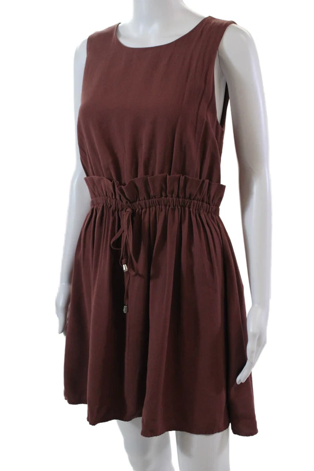 J.O.A. Vestido para mujer plisado con cordón cintura cuello redondo sin mangas marrón talla S Foto 2 de 4