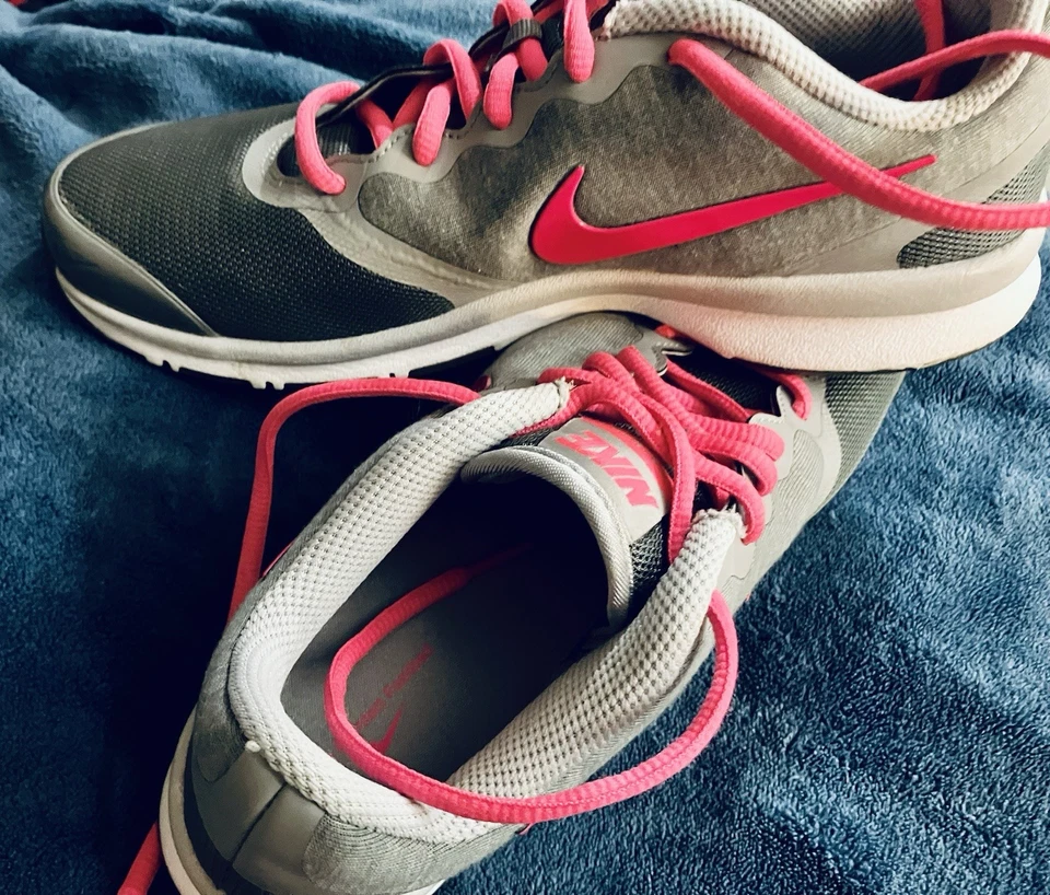NEW Nike Womens Athletic Size 8- Nike Comfort Footbed Gray/Pink - Image 4 of 4