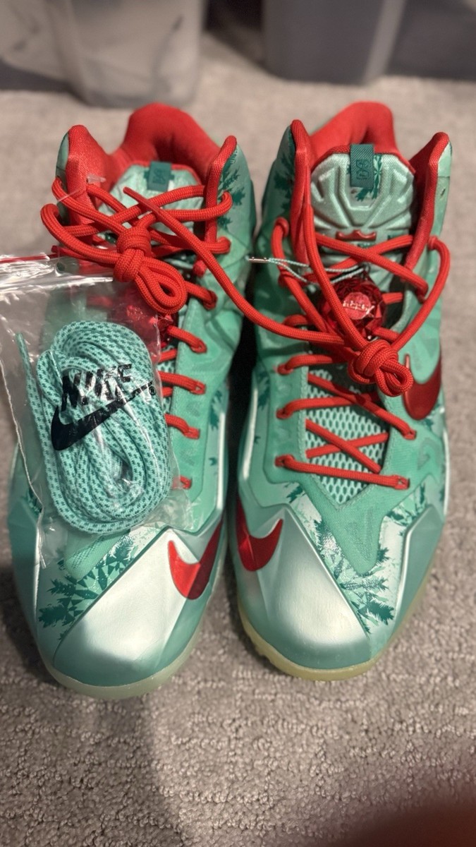 Nike Lebron 11 Christmas Sneakers Mens MISMATCH Size 9.5 And 10.5 Nike LeBron 11 Christmas for Sale | Authenticity Guaranteed  main image 4