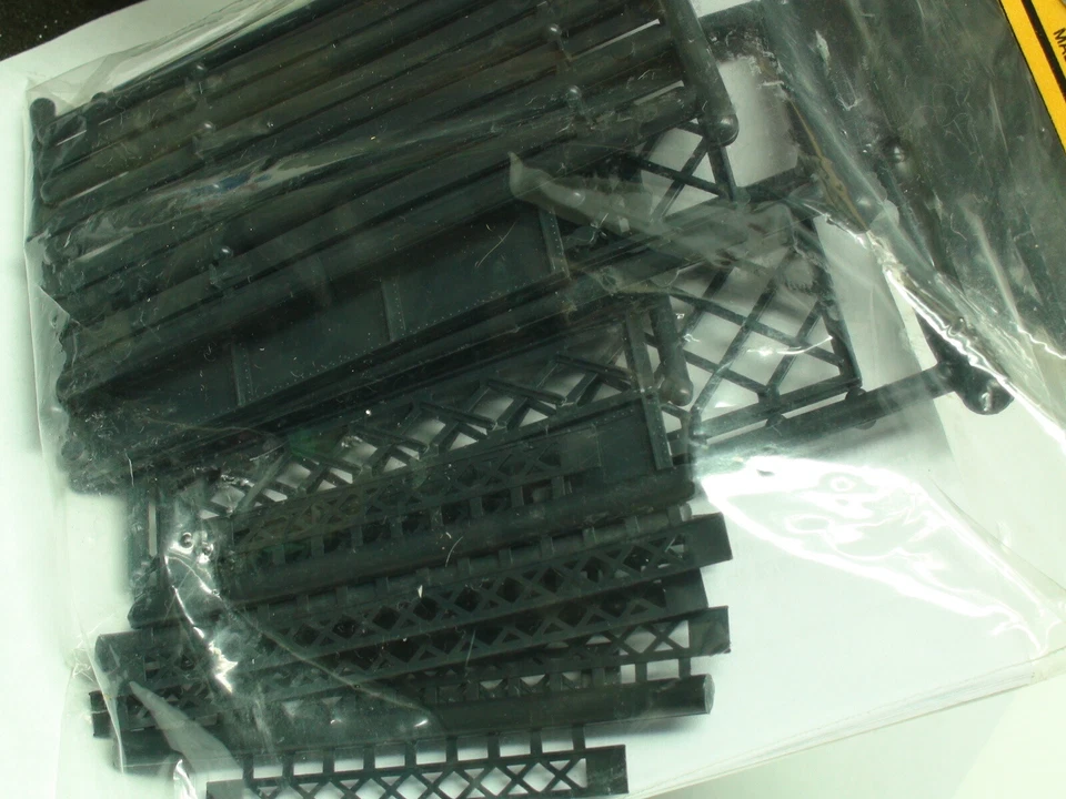 HO Micro- Engineering #75-168 CITY VIADUCT TOWER HO SCALE - Image 4 of 4