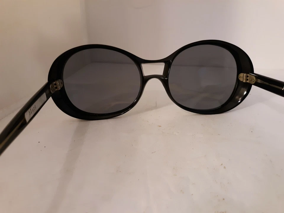 Gafas de sol retro de plástico negro MCM tinte humo Francia Verres Trempes de colección Foto 4 de 4