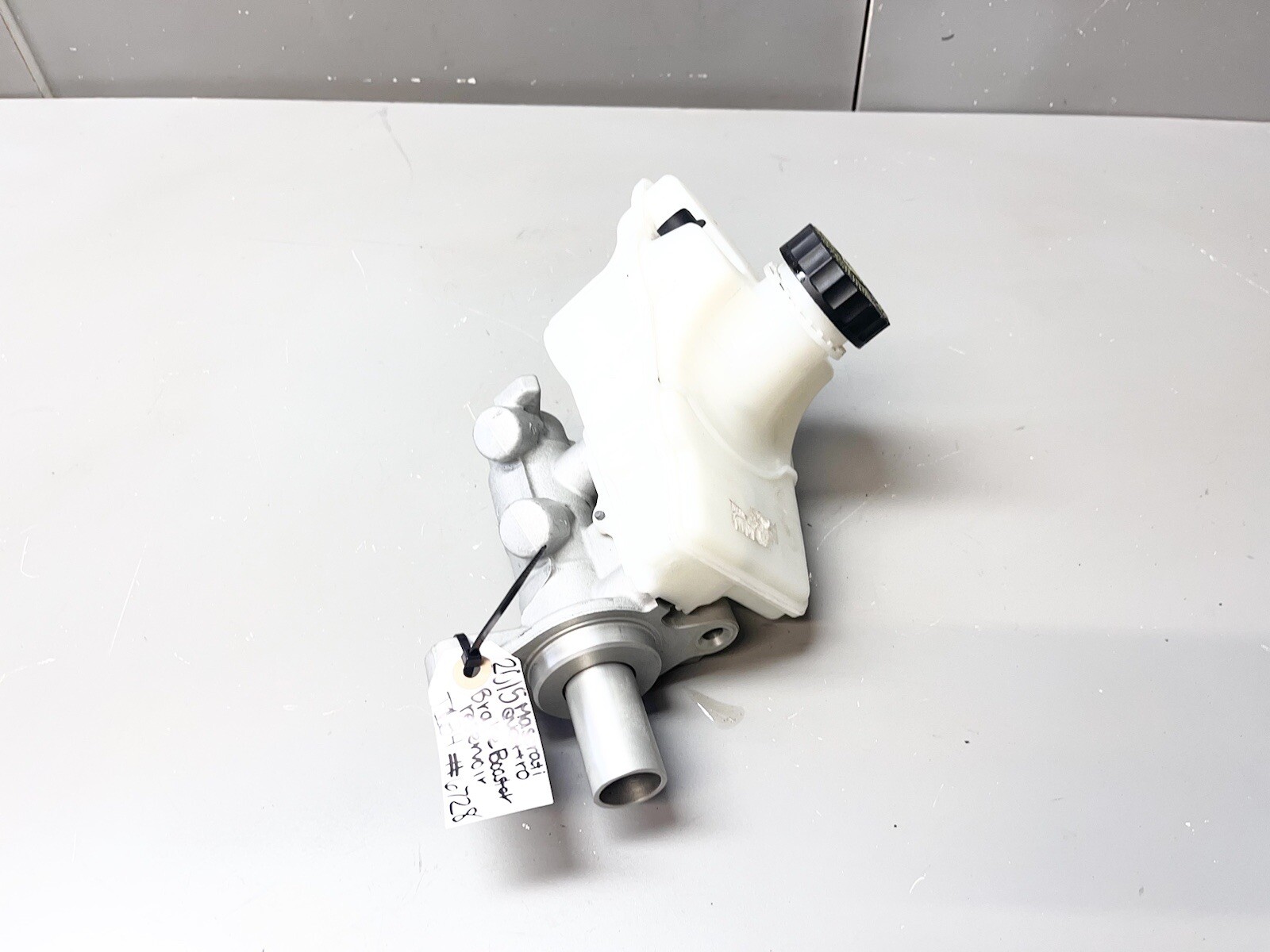 ⭐️2014-2021 MASERATI QUATTROPORTE BRAKE BOOSTER MASTER CYLINDER RESERVOIR OEM