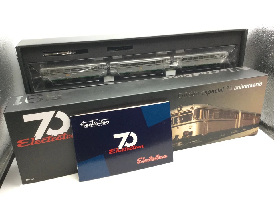 Electrotren HE2003 HO Gauge RENFE 591.300 Ferrobus 70th 3 Car DMU IV - Image 2 of 2