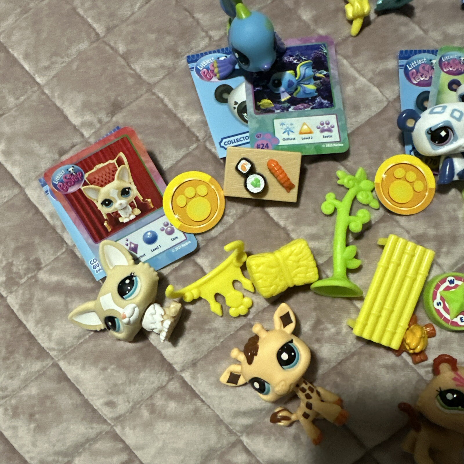 Littlest Pet Shop LPS Pet And Accessory Lot Gen 7 G7 Giraffe Baboon