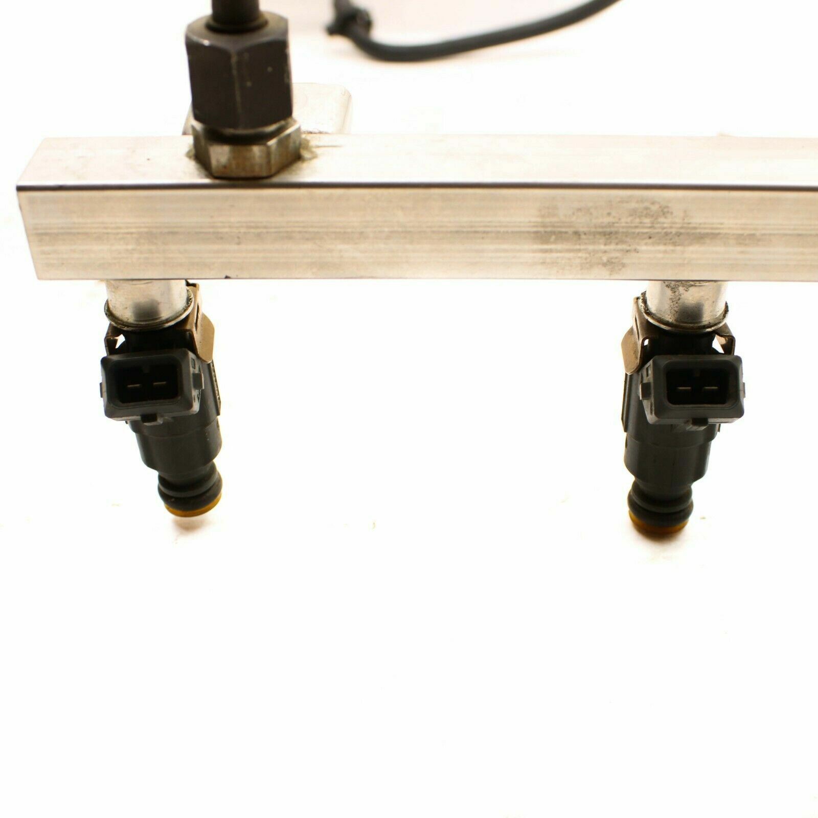 2004 - 2008 MASERATI QUATTROPORTE M139 RIGHT FUEL RAIL INJECTORS ENGINE SYSTEM