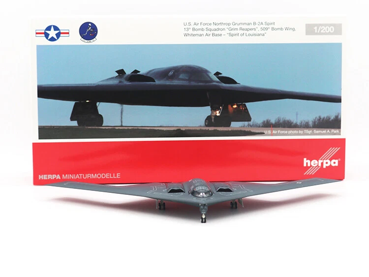 【未使用】herpa B-2A スピリット 1/200 Herpa 1/200 Spirit of America B-2A Phantom Bomber 82-1066