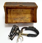 ANTIQUE ROBERT EMMOTT LTD/BURNLEY STANLEY & FERNDALE MILLS TEXTILE HAND KNOTTER
