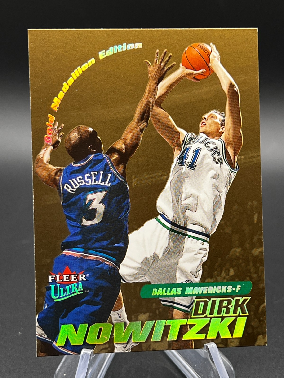 2000-01 Fleer Ultra Dirk Nowitzki #38 Gold Medallion