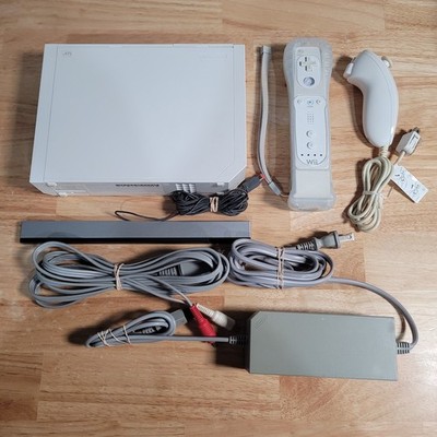 Nintendo Wii Console White Complete Set   Tested