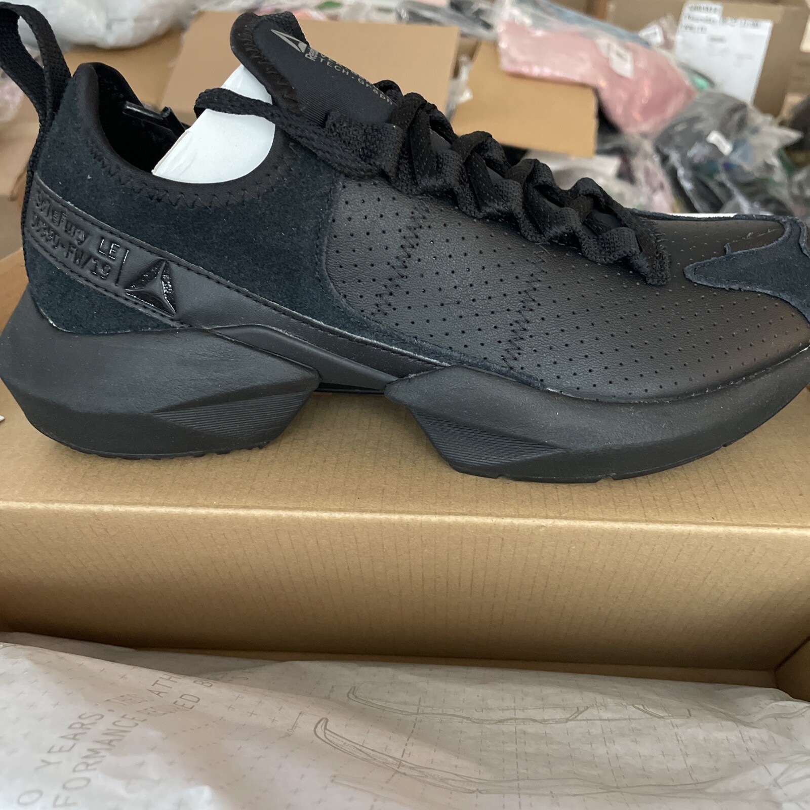 SAOLA Taglia 7 Reebok suola Fury nera trainer a croce