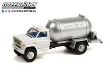 1:64 GreenLight *SD TRUCKS 14* WHITE 1982 Chevrolet C-60 Propane Truck *NIP*