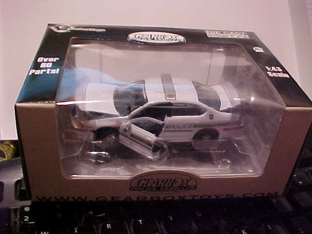 ミニカー CHEVY IMPARA Amazon.com: Motor Max 73259AC-BK Chevy Impala, Black 73259AC