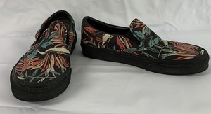 hawaiian slip on shoes
