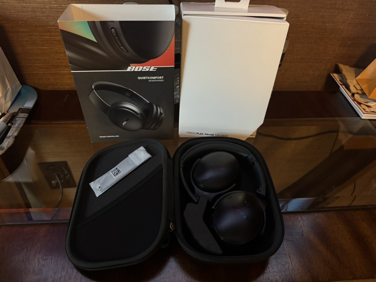 Bose 884367-0100 QuietComfort Wireless Noise Cancelling Over-the-Ear Headphones Bose 884367-0100 QuietComfort Wireless Noise Cancelling Over-the-Ear Headphones