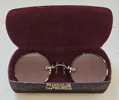 Ancienne  lunettes Pince Nez,   lorgnons avec étui. Démarche à Chateauroux