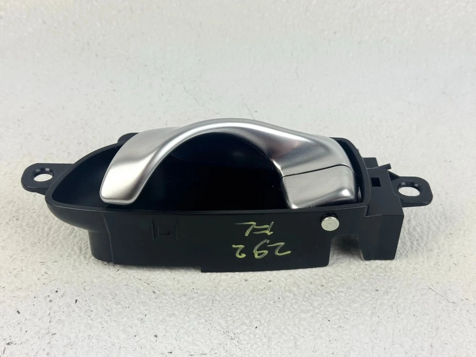 17-20 INFINITI Q50 DELANTERO IZQUIERDO LADO DEL CONDUCTOR INTERIOR PUERTA TIRADOR OEM Foto 2 de 2