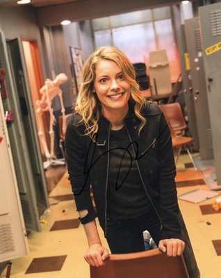 GILLIAN JACOBS SIGNED PHOTO COMMUNITY (7) VIDEO BEWEIS