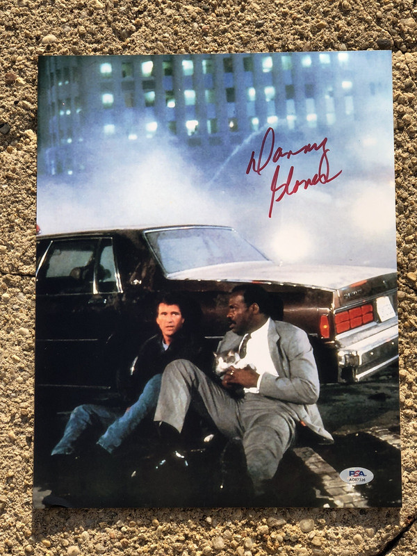 DANNY GLOVER SIGNED 11x14 PHOTO LETHAL WEAPON AKA MURTAGH WITH MEL GIBSON PSA