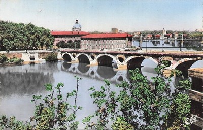 Toulouse. La ville rose La Garonne au pont 49737