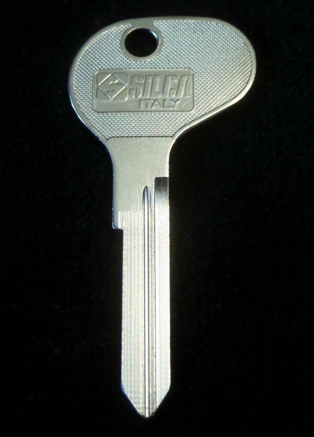 NE8/BW3 FERRARI 2+2 Key Blank 1971-1989 365 GT4, 365 GTC/4, 400i, 400GT, 412 BMW