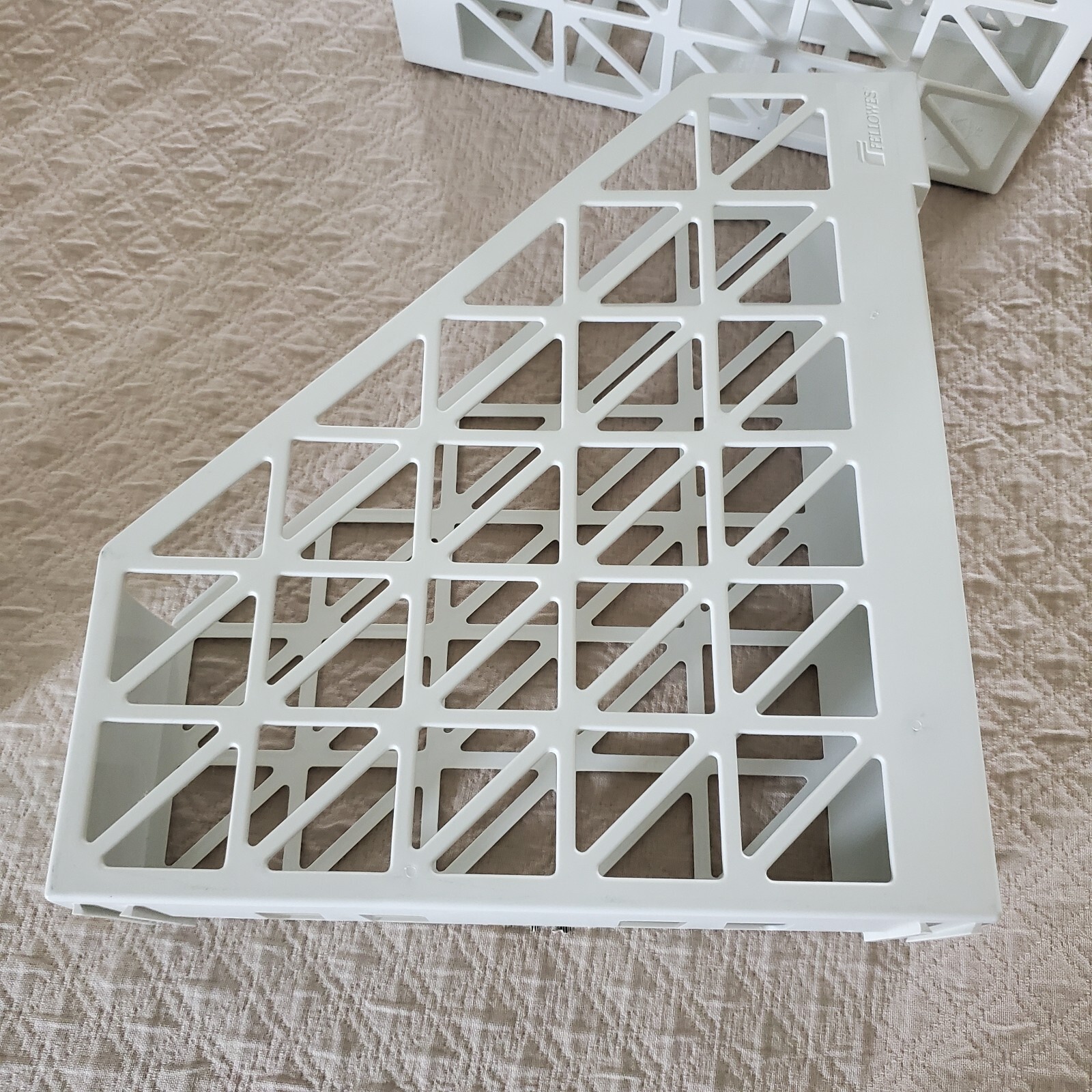 Lot 4 Fellowes White Plastic Desk / Shelf Magazine Holders File Folder