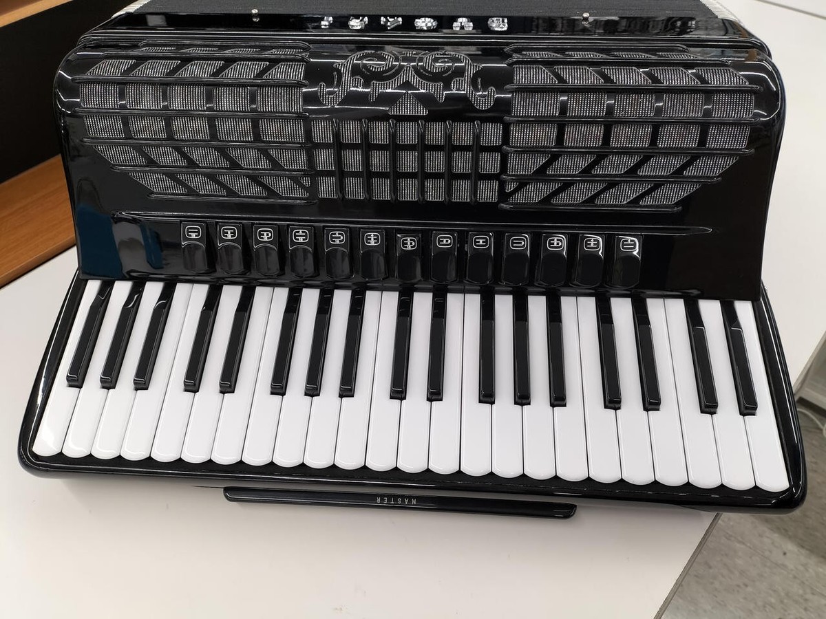 BUGARI 260CHC 120-Bass Piano Accordion 41-Key Cassotto Made in