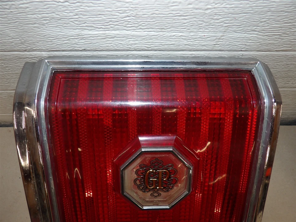 RH PASSENGER SIDE TAILLIGHT LAMP ASSEMBLY PONTIAC GRAND PRIX 1977 CHROME OEM - Image 2 of 4