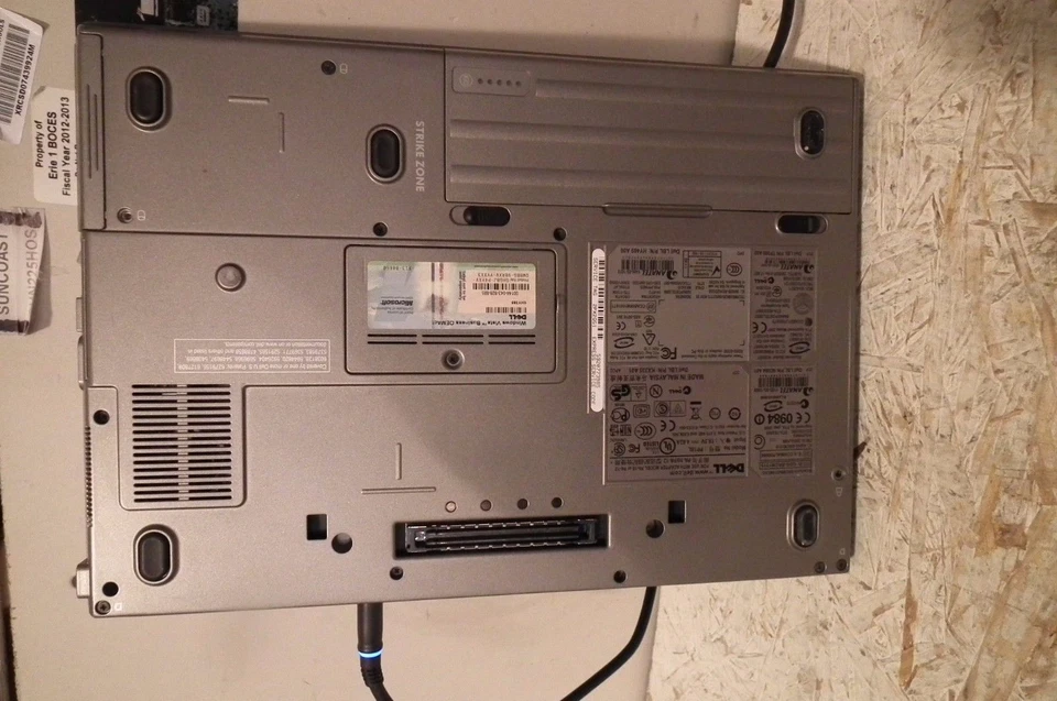 Dell D520 Laptop / 1.66ghz / 2gb / Windows XP / WIFI / DVD / CDRW rs232 serial - Image 2 of 4