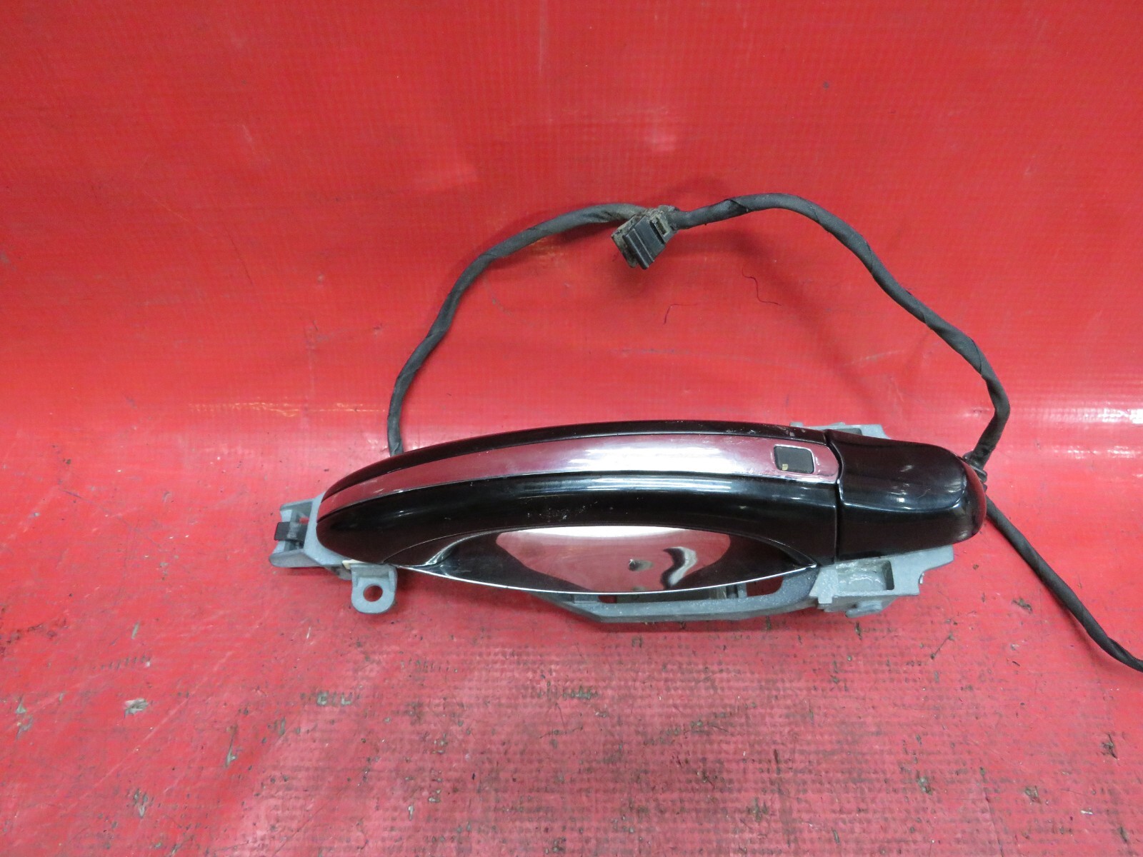 2006 BENTLEY FLYING SPUR FRONT RIGHT  EXTERIOR DOOR HANDLE(PREVIOUSLY SILVER)
