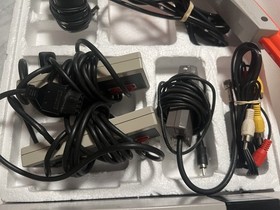 Nintendo NES Action Set w/ Box Zapper 2 Controllers + Mario Duck Hunt CIB