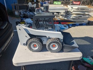 1/8 Scale Hydraulic Custom Fully Metal Skid Steer RC Construction Model Vehicle